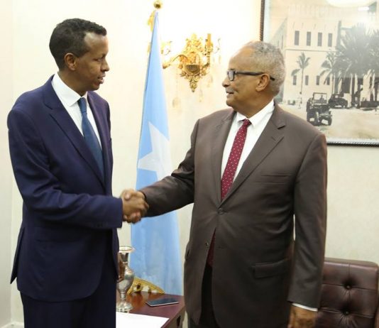 Saxafi maxaa ka galay Siyaasad?